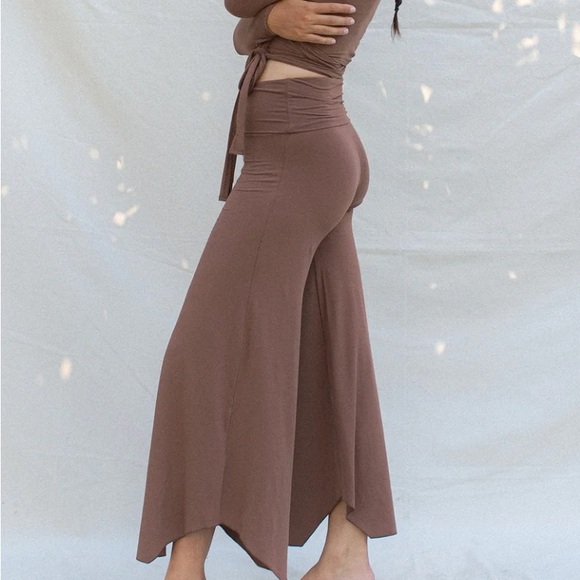 Layla Flares - Picture 3 of 5